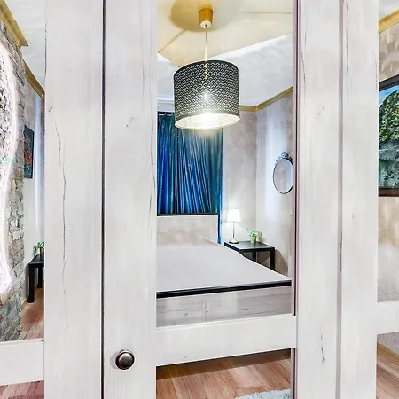 Unique Atmosphere With Golden Standard Design