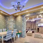 Unique Atmosphere With Golden Standard Design דירה *