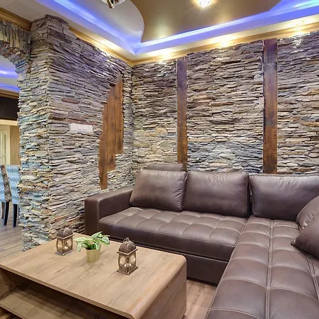 Unique Atmosphere With Golden Standard Design דירה
