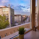 Unique Atmosphere With Golden Standard Design Appartamento