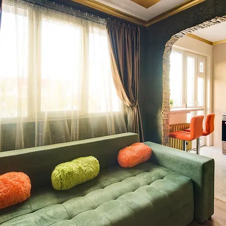 Daire Unique Atmosphere With Golden Standard Design Sofya